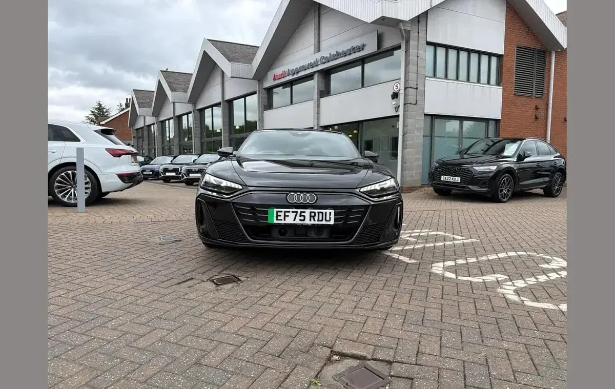 Used Audi e-tron GT quattro Comfort 369 kW (503 HP) 2025 Black Sedan