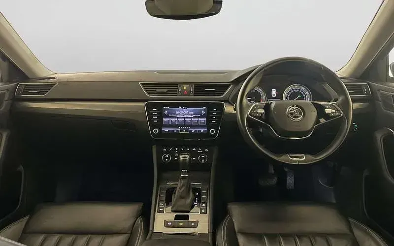 Usado Skoda Superb SE L 150 CV (110 kW) 2023 Familiar