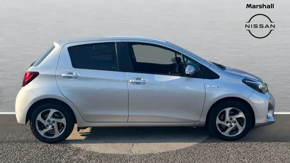 Used Toyota Yaris 100 HP (73 kW) 2016 Silver