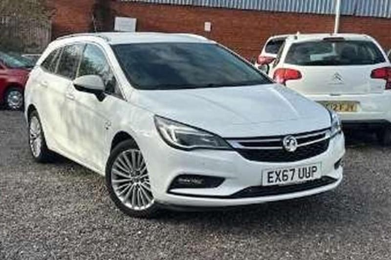 Used Vauxhall Astra Elite 150 HP (110 kW) 2017 Summit white Estate