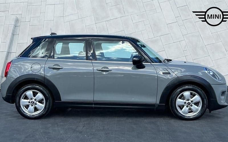 Usado Mini Cooper Classic 136 HP (100 kW) 2020 Cinzento Citadino
