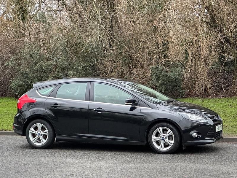 Used Ford Focus Zetec 115 HP (84 kW) 2012 Black metallic Hatchback