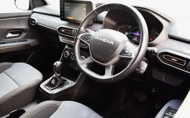 Used Dacia Jogger Extreme 141 HP (103 kW) 2025 MPV