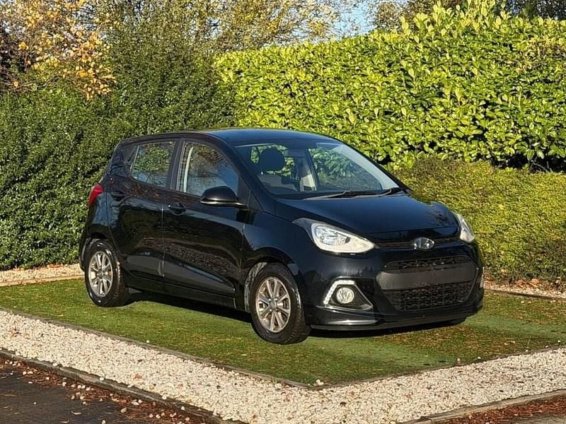 Black Used 2016 Hyundai i10 Premium Hatchback | £3,795 (Good price) - Image 1/4