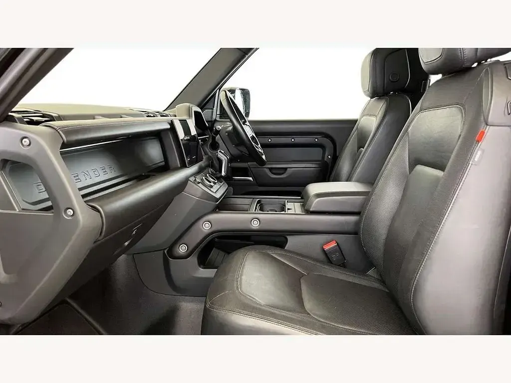 Usado Land Rover Defender HSE Dynamic 249 HP (183 kW) 2022 Preto SUV