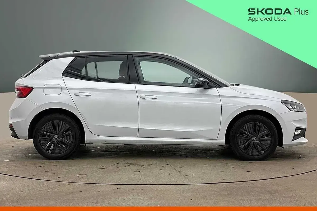Usado Skoda Fabia Design Edition 110 CV (80 kW) 2025 Blanco Utilitario
