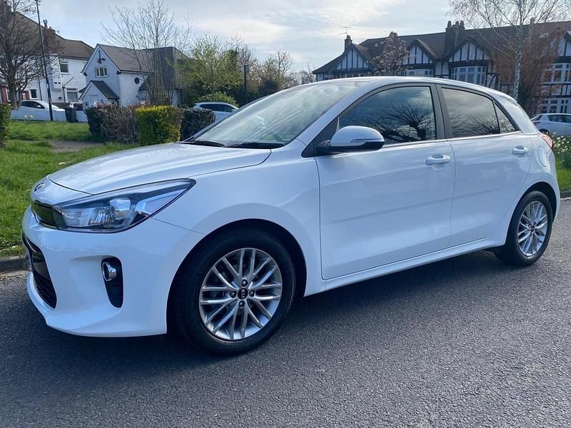 Used Kia Rio 100 HP (73 kW) 2019 White Hatchback