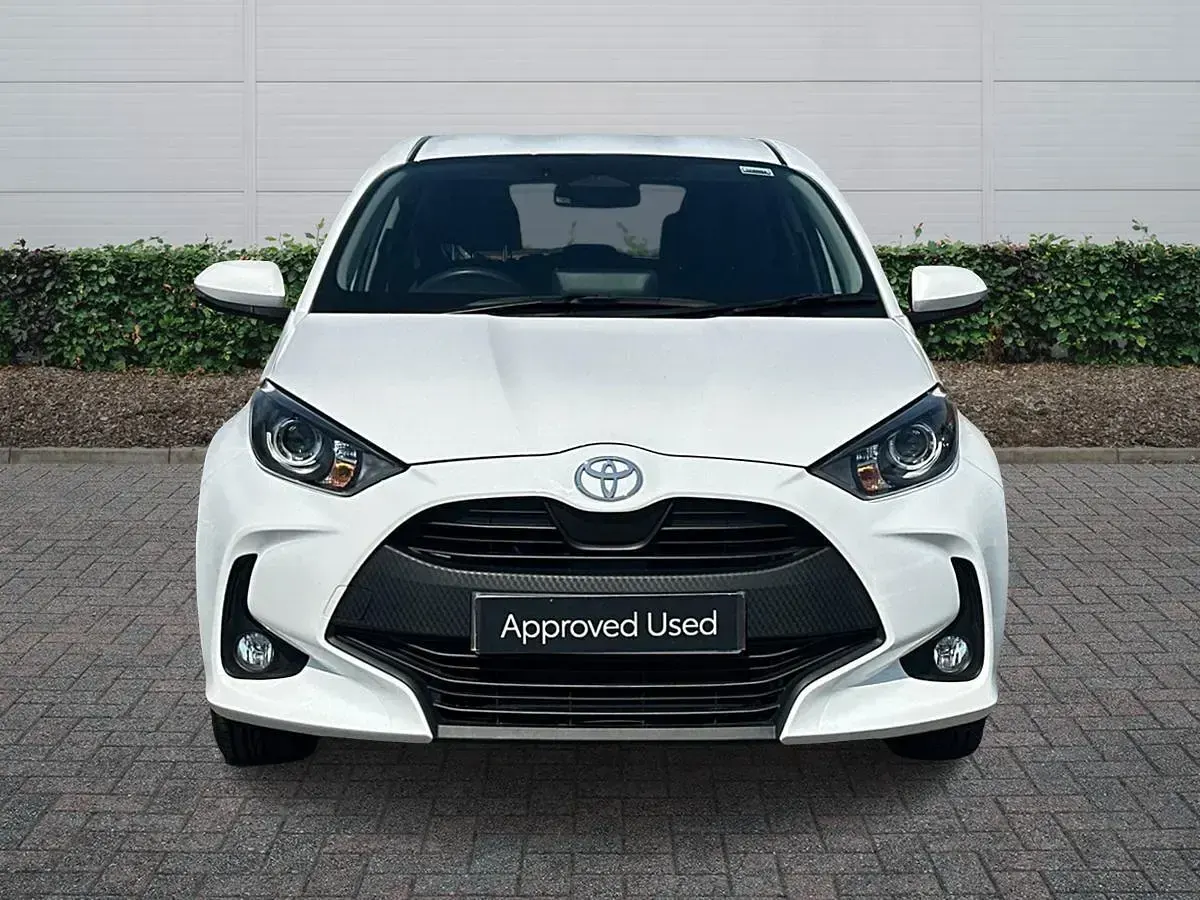 Used Toyota Yaris 116 HP (85 kW) 2024 White Hatchback