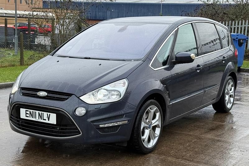 Begagnad Ford S-MAX Titanium 200 HK (147 kW) 2011 Grå Minibuss