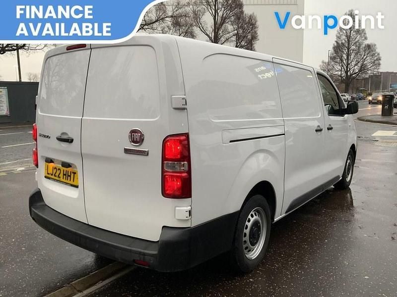 Usado Fiat Scudo S 100 HP (73 kW) 2022 Branco Van
