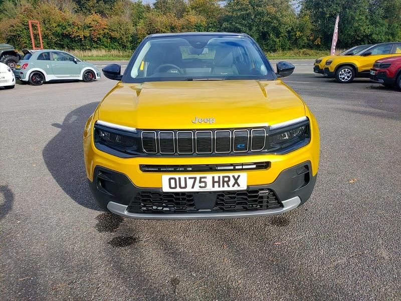 New 2025 Jeep Avenger EV Altitude SUV | £25,995 (A bit pricey) - Image 1/4