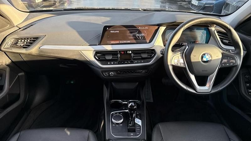 Used BMW 118 Sport Line 134 HP (98 kW) 2023 Black Hatchback