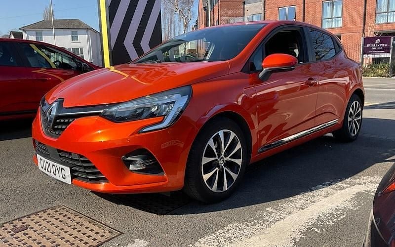 Used Renault Clio V Iconic 90 HP (66 kW) 2022 Hatchback