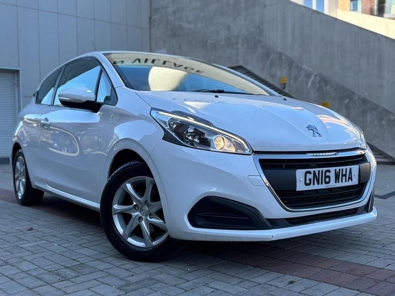 Used Peugeot 208 Active 2016 White Hatchback