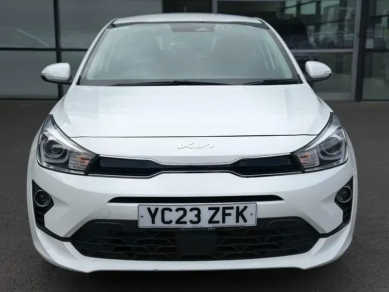 Used Kia Rio 83 HP (61 kW) 2023 White Hatchback