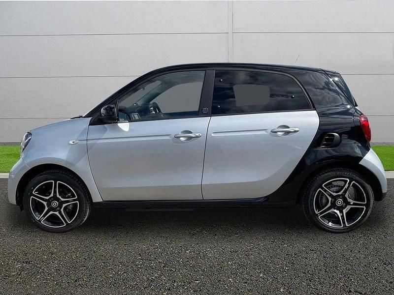 Used Smart ForFour Electric Drive Premium 60 kW (82 HP) 2021 Silver/black Hatchback