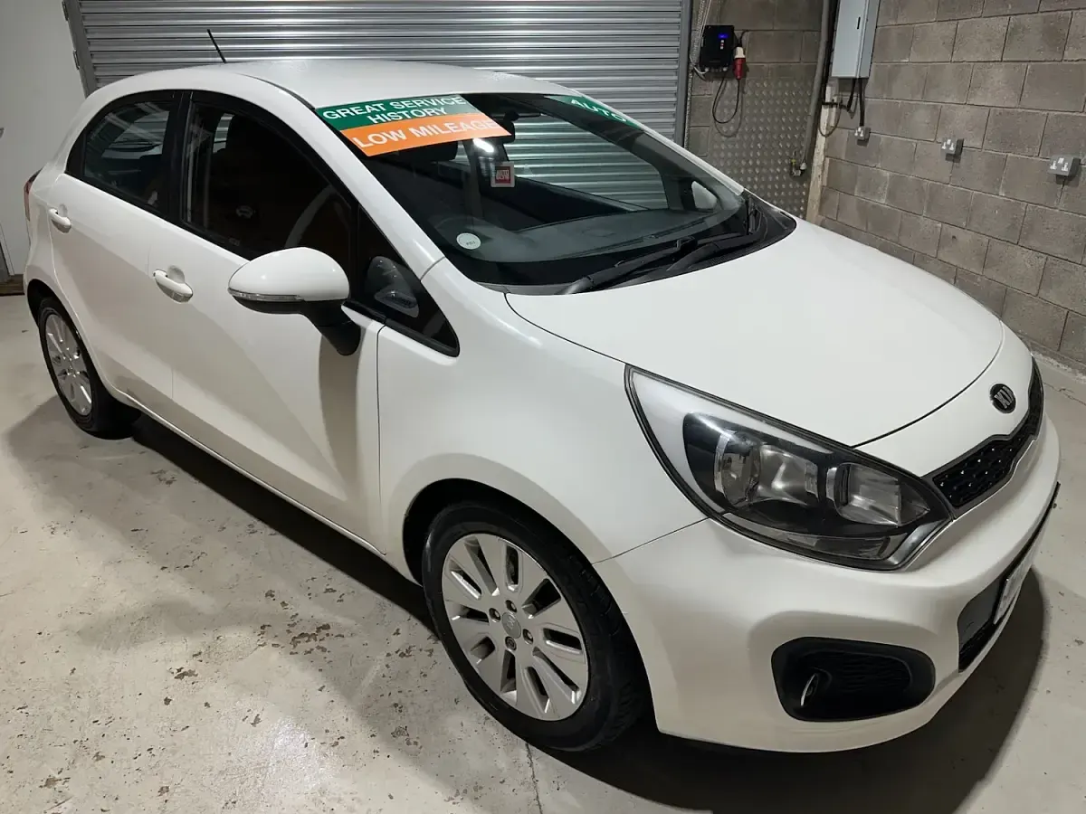 Used Kia Rio 2014 White Hatchback