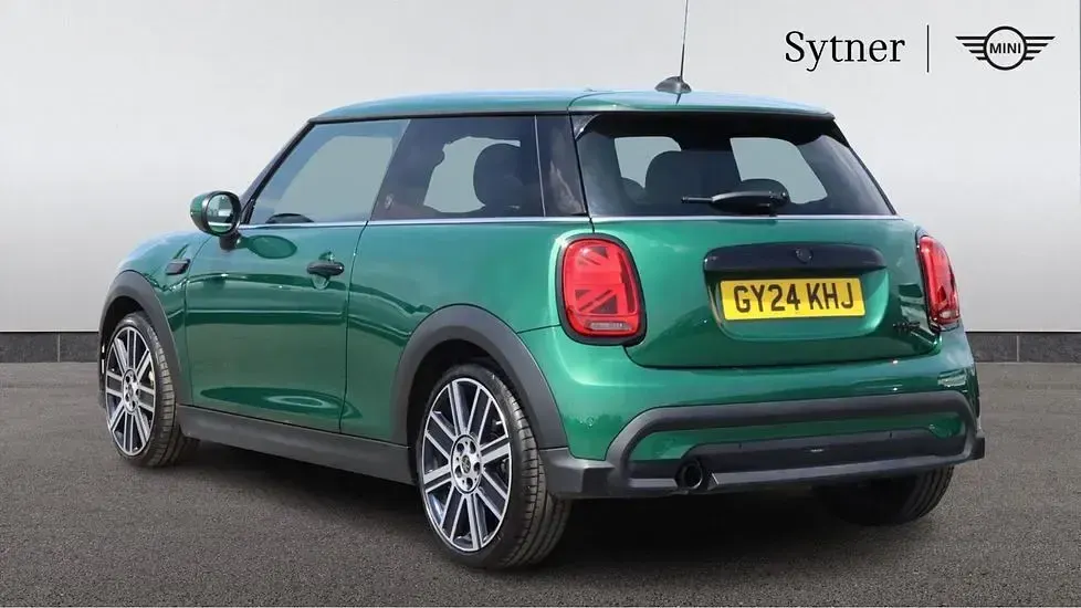Used Mini Cooper Exclusive 134 HP (98 kW) 2024 Green Hatchback