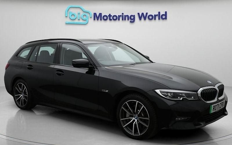 Used 2022 BMW 330e Sport Line Estate | £20,000 (Fair price) - Image 1/4