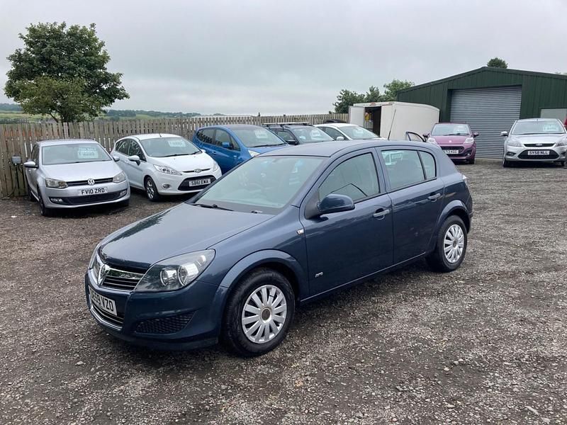 Blue Used 2009 Vauxhall Astra Hatchback | £1,795 (Good price) - Image 1/4