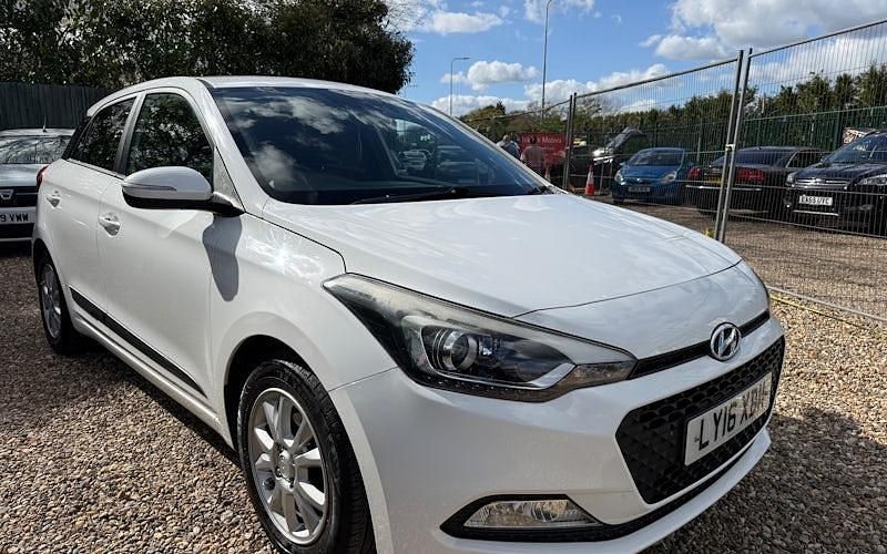Used Hyundai i20 Edition 84 HP (61 kW) 2016 White Hatchback