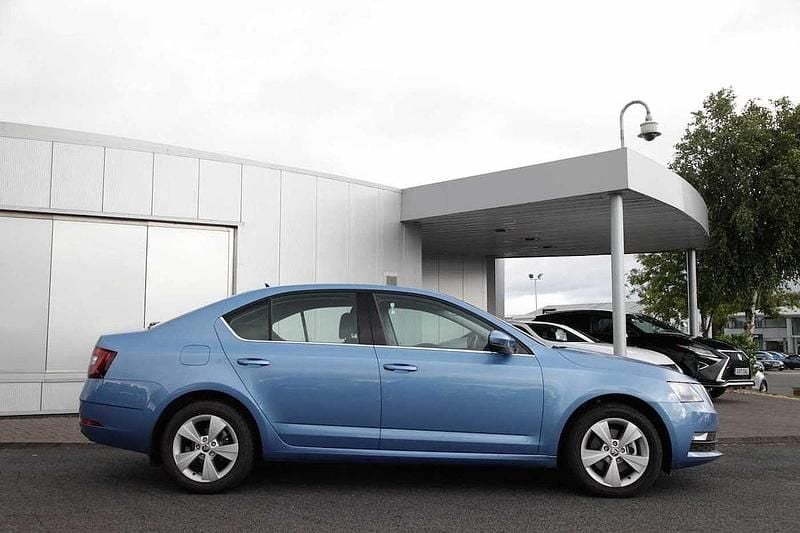 Used Skoda Octavia 110 HP (80 kW) 2018 Denim blue metallic Hatchback