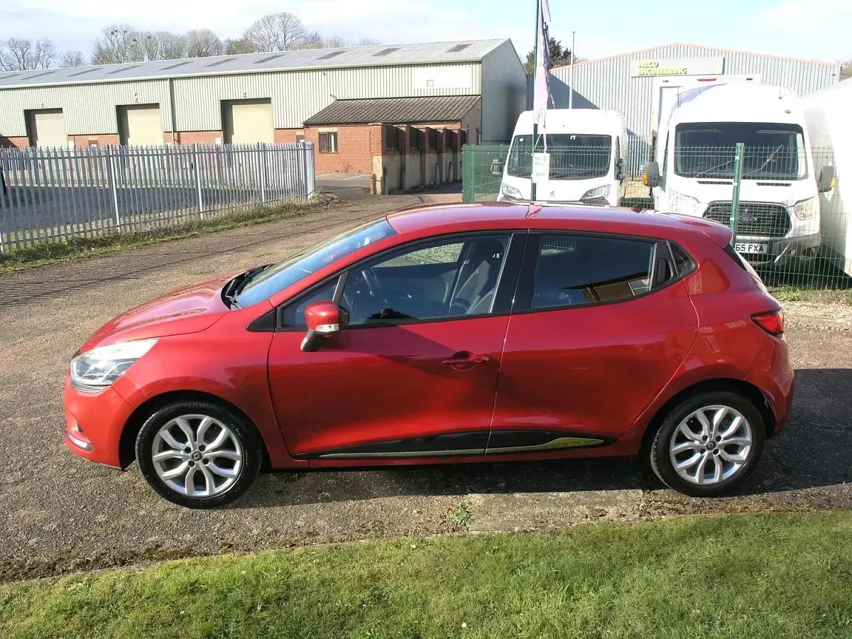 Used Renault Clio Dynamique 2017 Red Hatchback