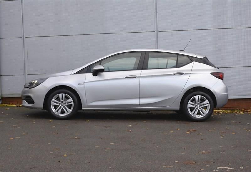 Used Vauxhall Astra Business Edition 122 HP (89 kW) 2021 Sovereign silver Hatchback