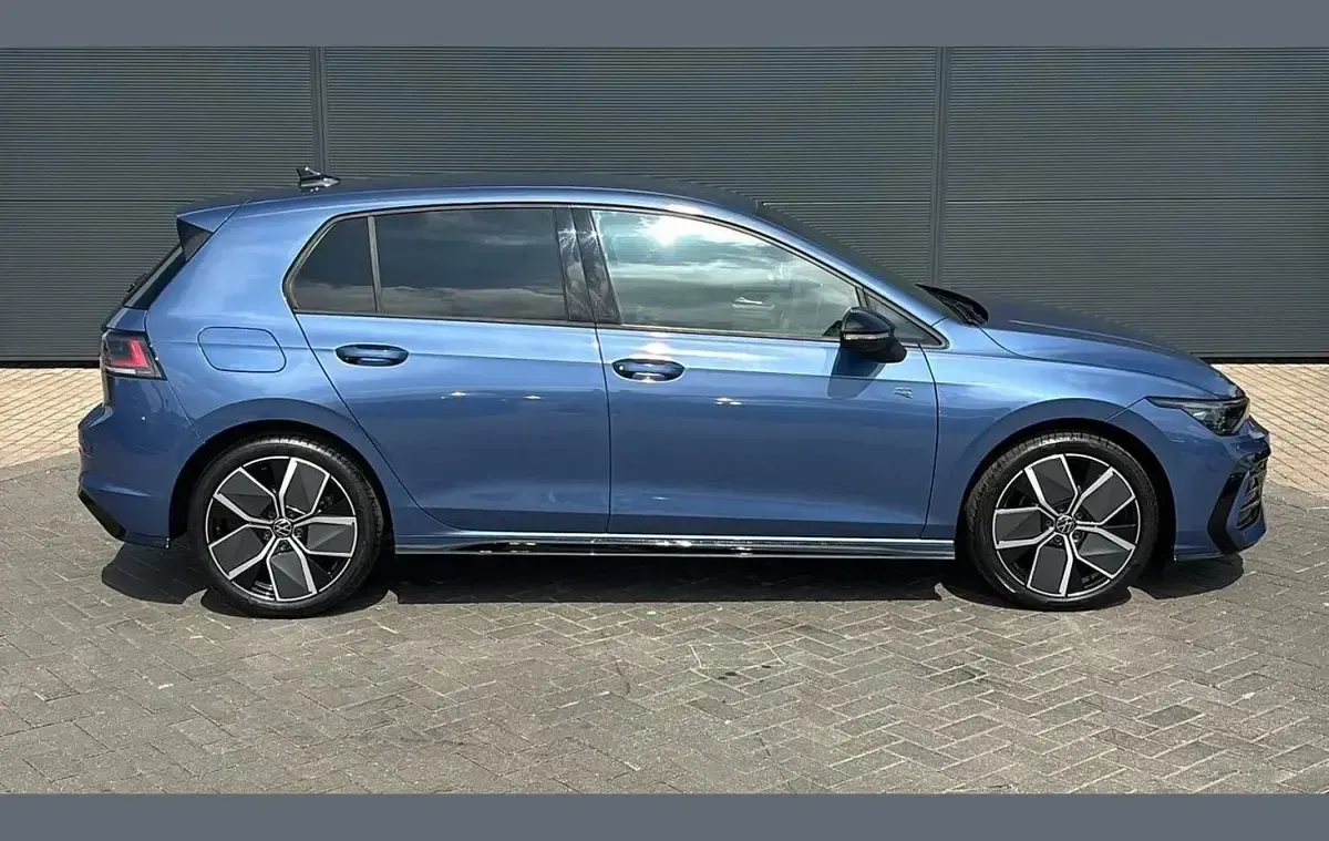 New VW Golf VIII Black Edition 147 HP (108 kW) 2026 Blue Hatchback