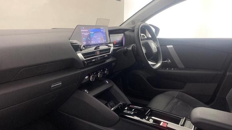 White Used 2024 Citroën C4 PureTech SUV | £17,627 (Fair price) - Image 1/4
