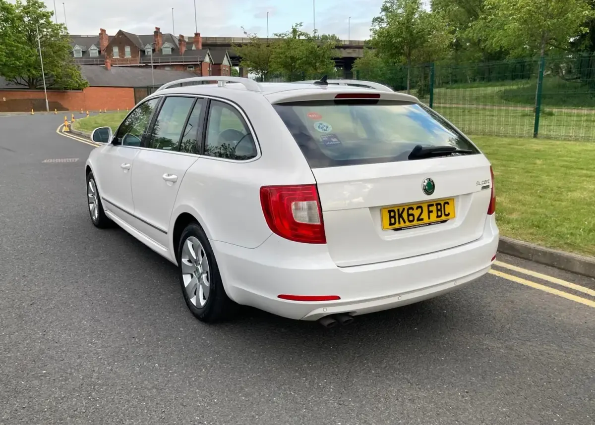 Second-hand Skoda Superb GreenLine 105 CP (77 kW) 2012 Alb Break