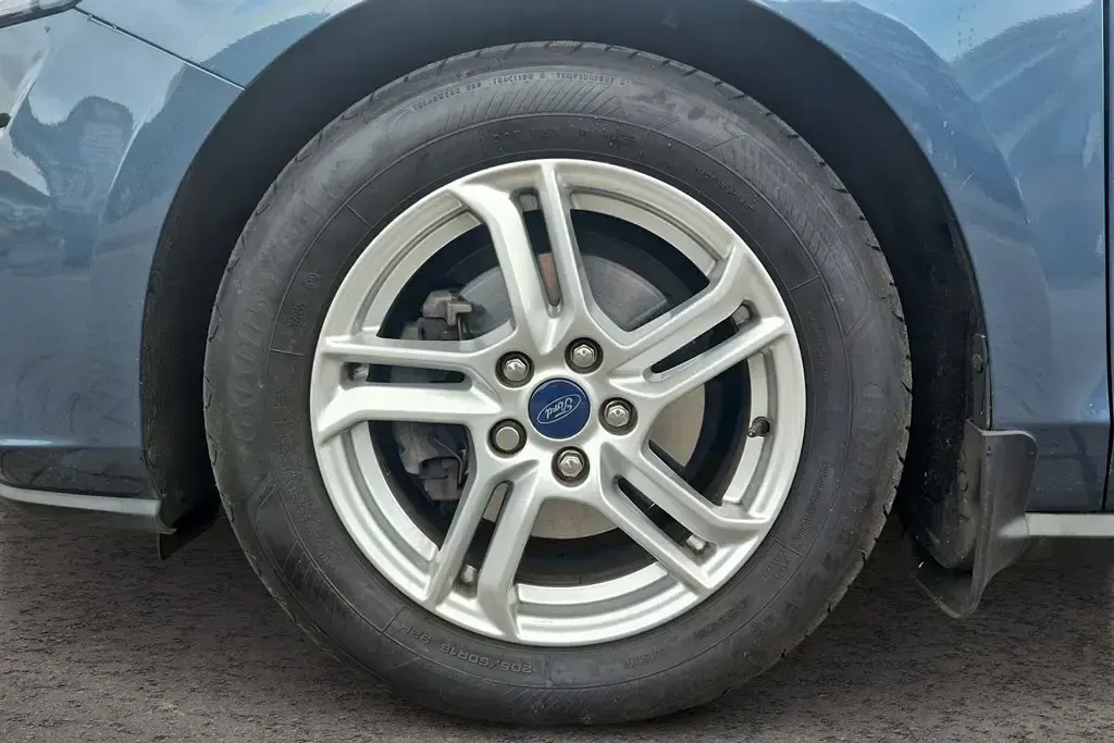 Used Ford Focus Zetec 120 HP (88 kW) 2020 Blue Hatchback