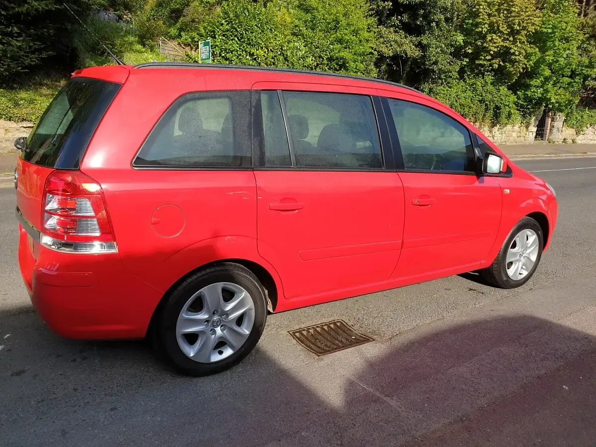 Used Vauxhall Zafira 120 HP (88 kW) 2014 Red MPV