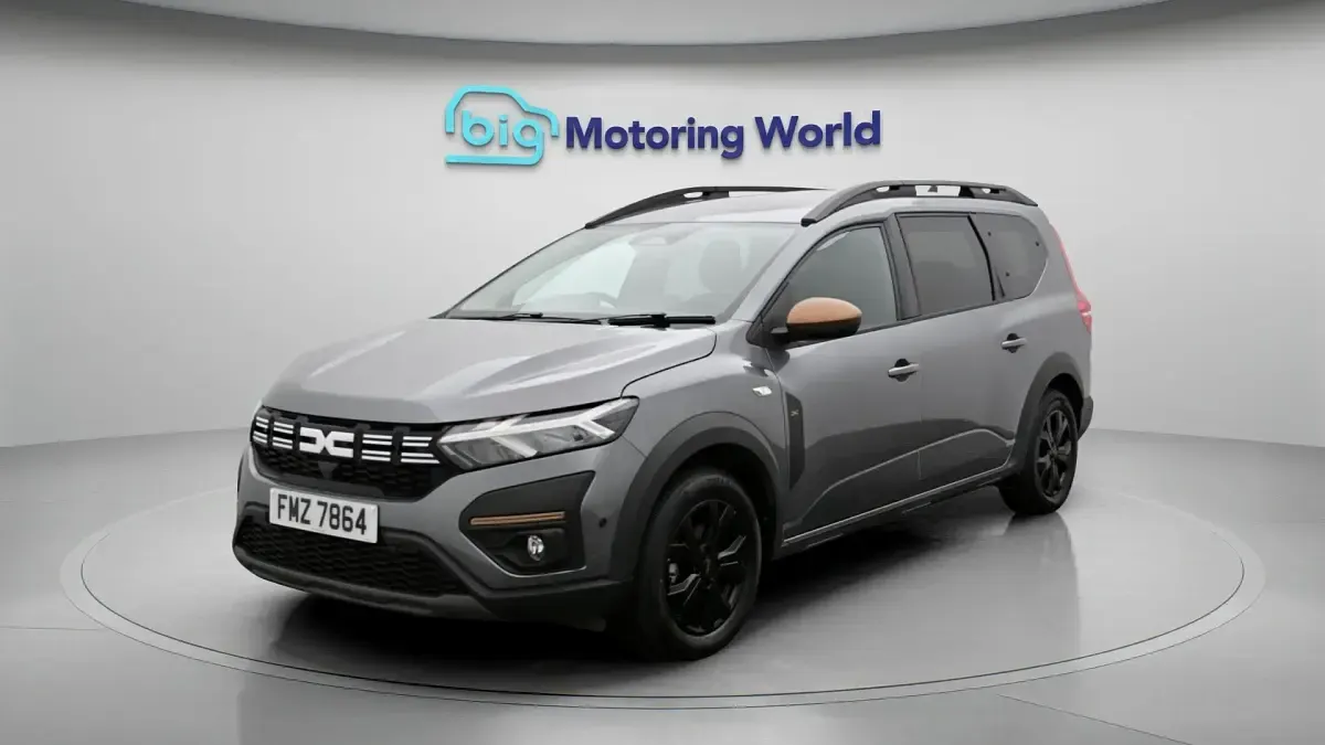 Used Dacia Jogger Extreme 141 HP (103 kW) 2024 Grey MPV