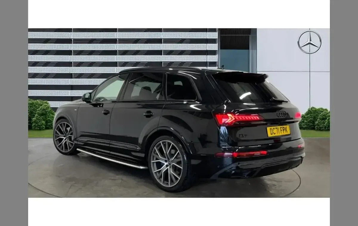 Used Audi Q7 Comfort 281 HP (206 kW) 2022 Black SUV