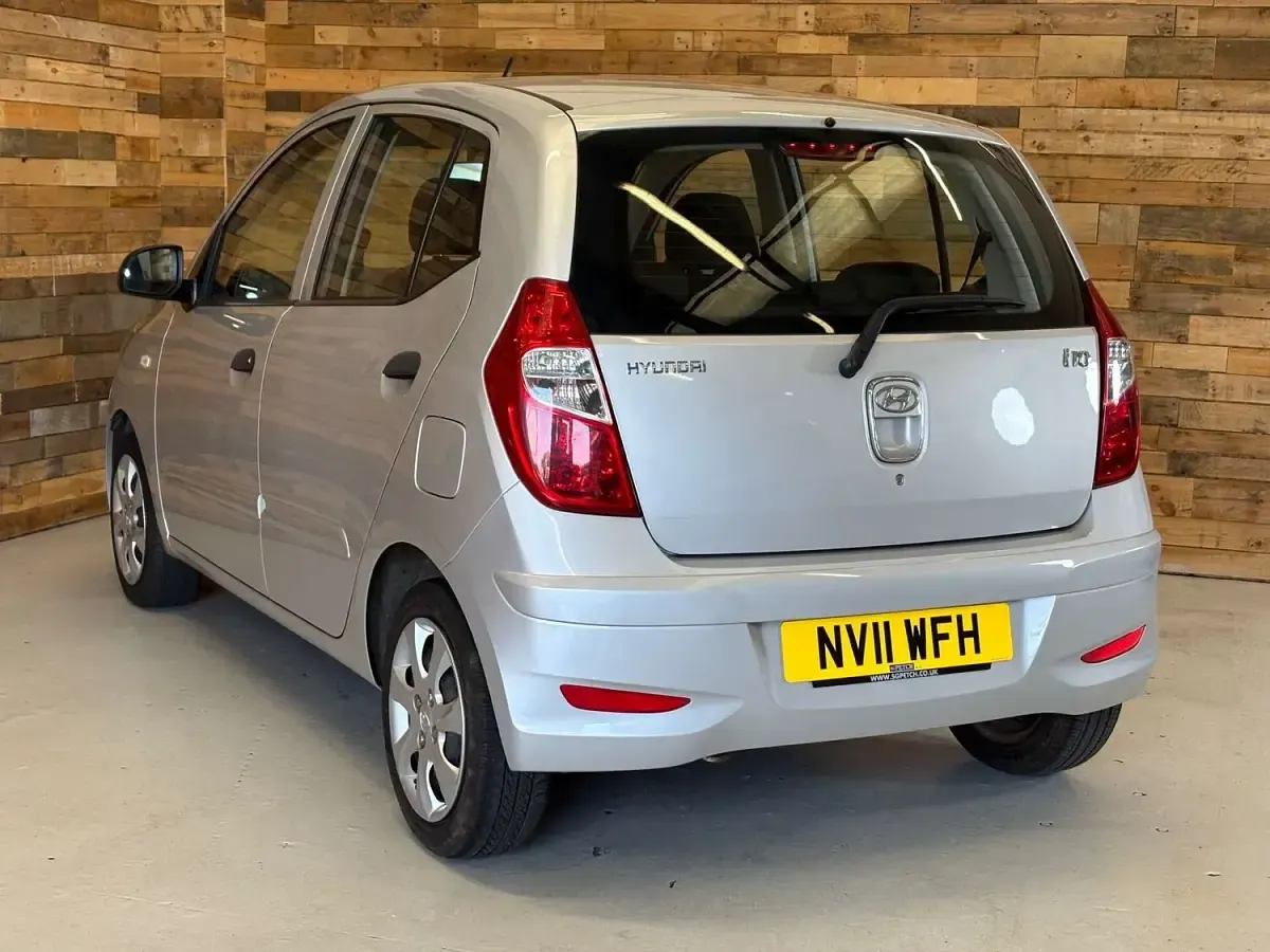 Used Hyundai i10 Classic 85 HP (62 kW) 2011 Silver Hatchback