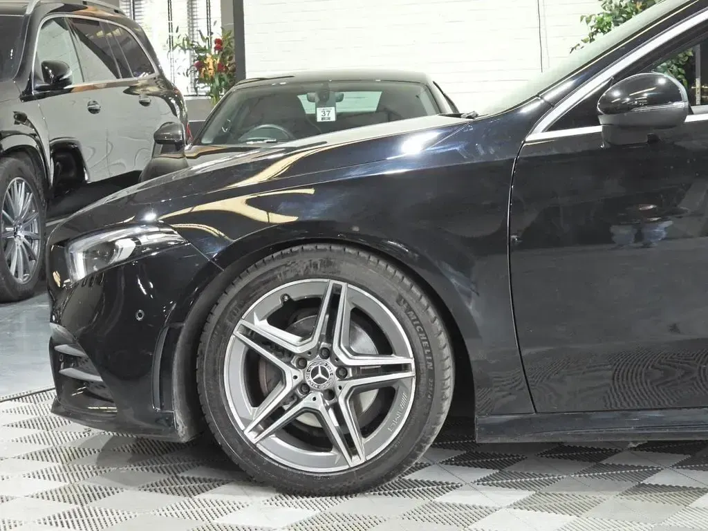 Used Mercedes A180 Executive 136 HP (100 kW) 2019 Black Hatchback