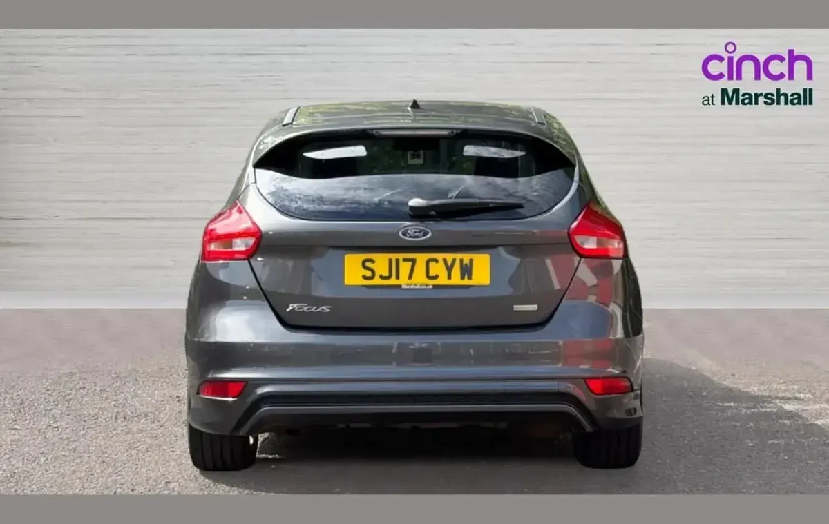 Used Ford Focus ST-Line 125 HP (91 kW) 2017 Grey Hatchback