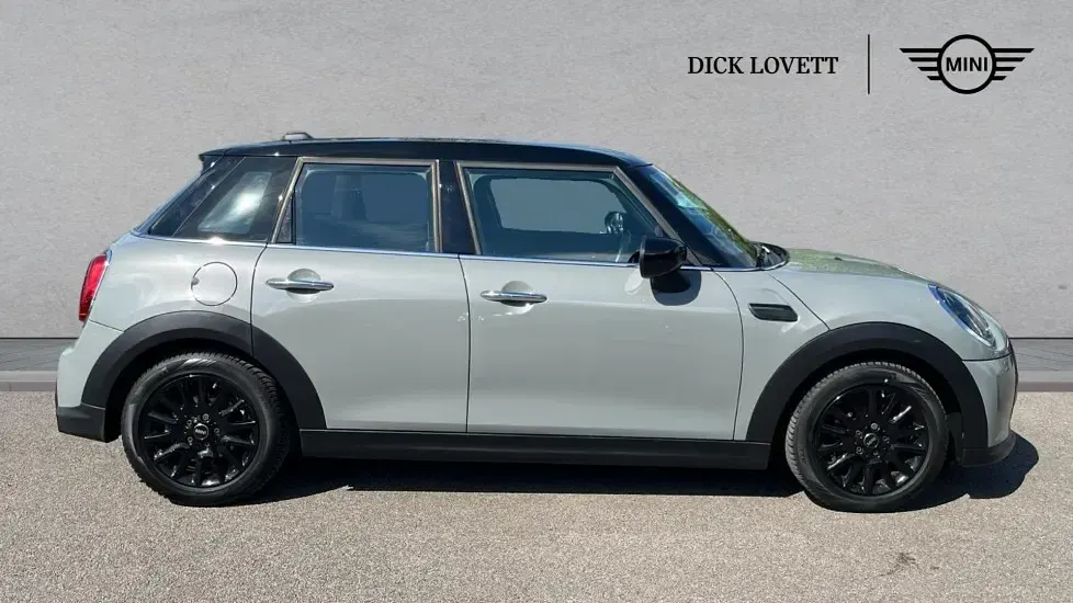 Begagnad Mini Cooper Classic 134 HK (98 kW) 2022 Grå Halvkombi