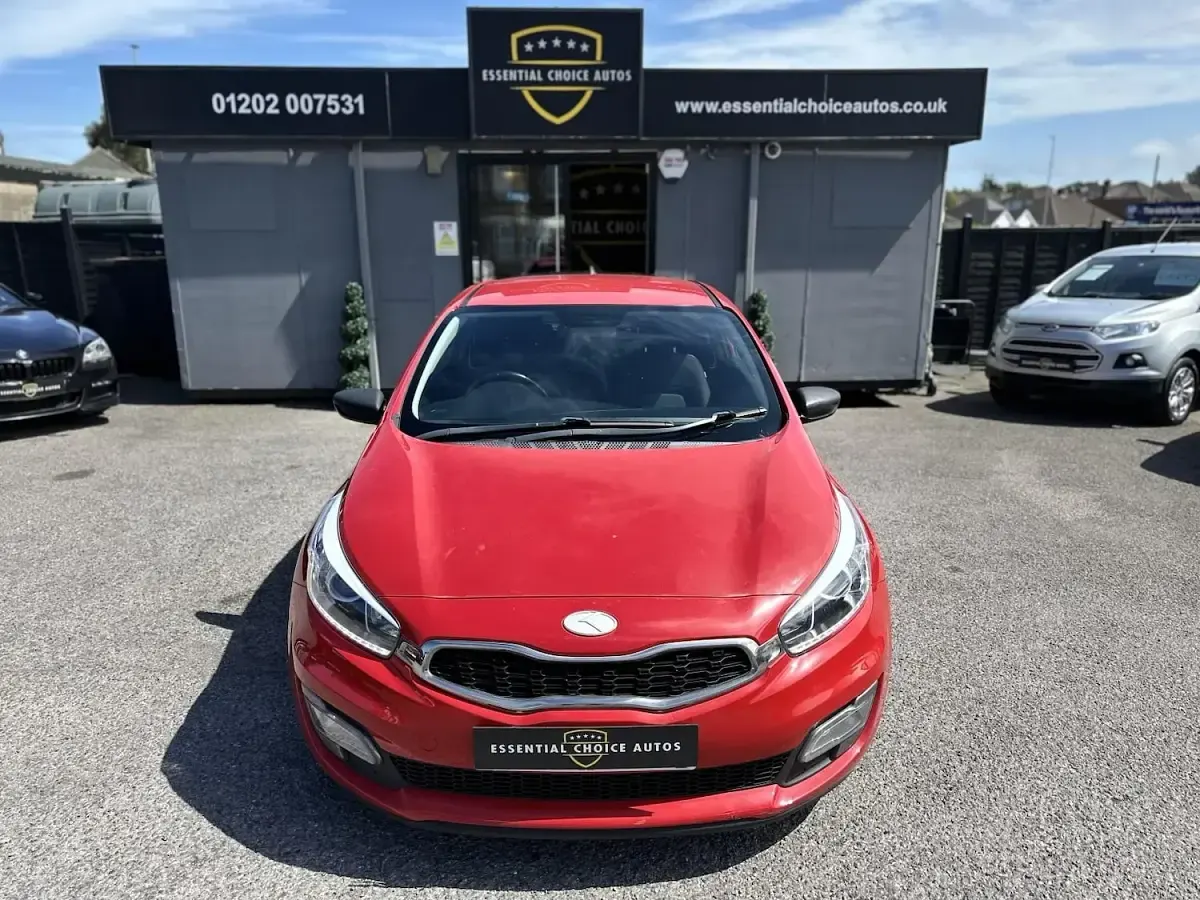 Used Kia ProCeed 100 HP (73 kW) 2015 Red Hatchback