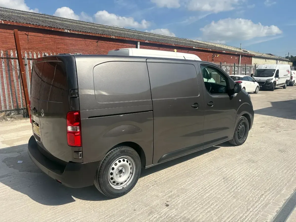 Used Vauxhall Vivaro 120 HP (88 kW) 2022 Grey MPV