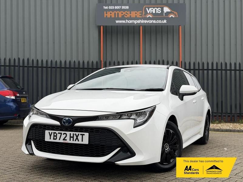 Used Toyota Corolla 122 HP (89 kW) 2022 White Van