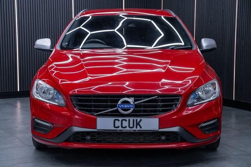 Used Volvo V60 R-Design 120 HP (88 kW) 2015 Red Estate