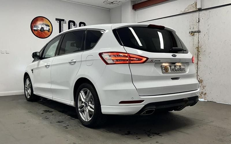 Used Ford S-MAX Titanium 180 HP (132 kW) 2017 White MPV