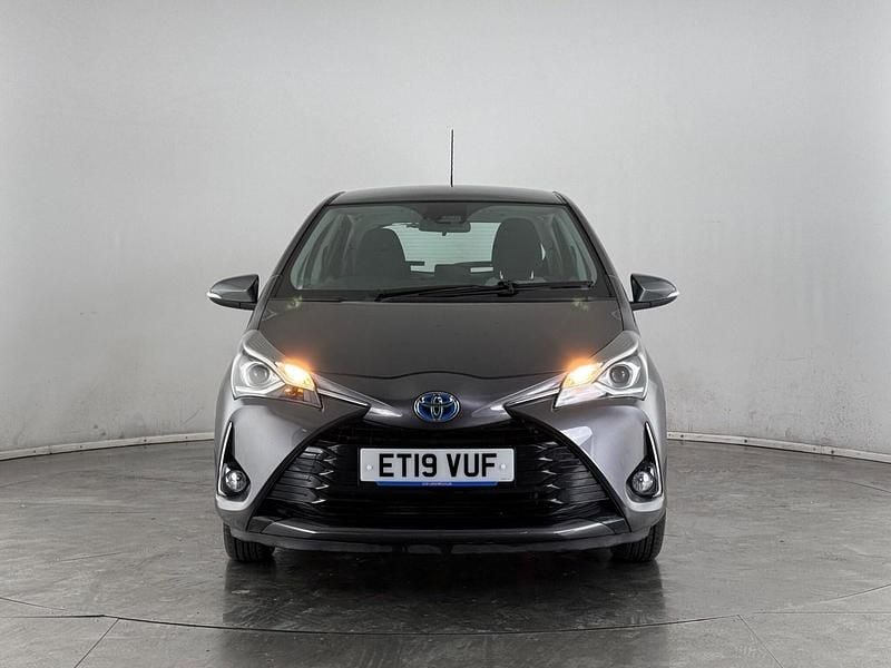 Used Toyota Yaris Hybrid 101 HP (74 kW) 2019 Grey Hatchback