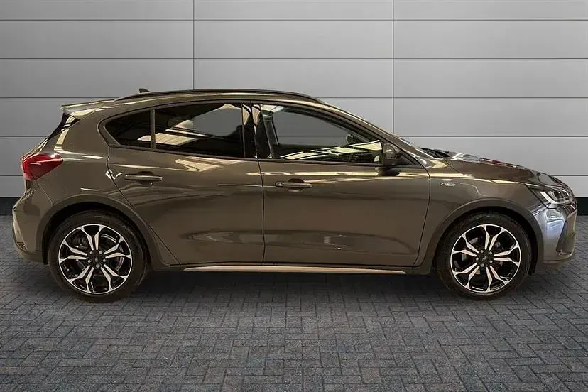 Usado Ford Focus Active X 125 HP (91 kW) 2023 Cinzento Citadino