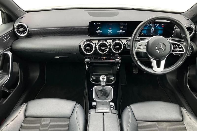 Used Mercedes A180 Executive 136 HP (100 kW) 2019 White Hatchback