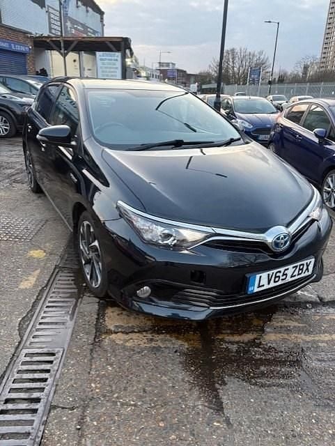 Used Toyota Auris Hybrid Design 136 HP (100 kW) 2016 Grey Hatchback