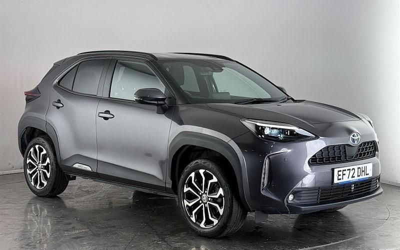 Used 2025 Toyota Yaris Hybrid Design Estate | £19,900 (Super price) - Image 1/3