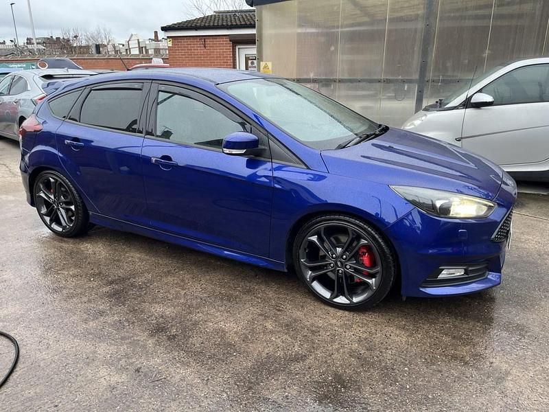 Used Ford Focus ST 2016 Blue Hatchback